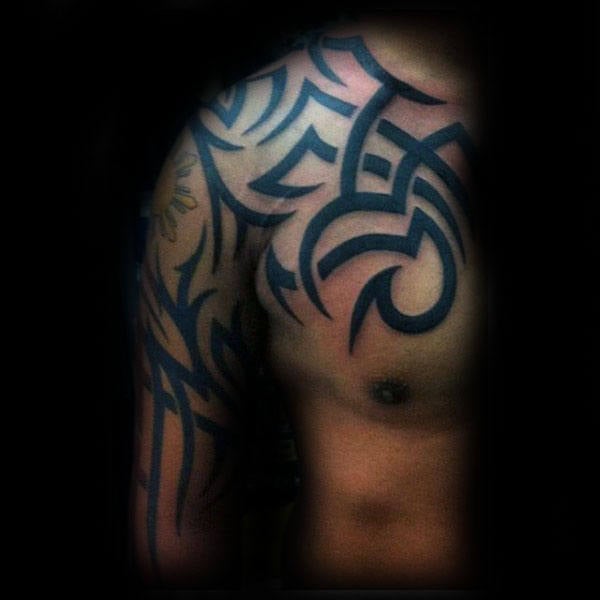 tatuaggio tribale braccio 273