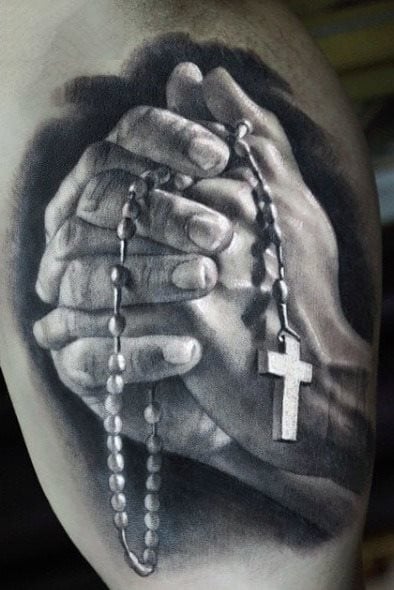 tatuaggio mani in preghiera 133