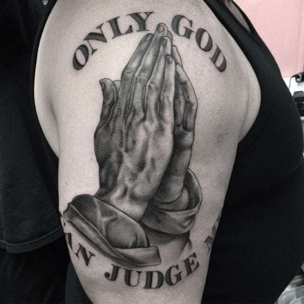 tatuaggio mani in preghiera 169