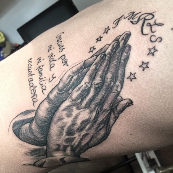 tatuaggio mani in preghiera 227