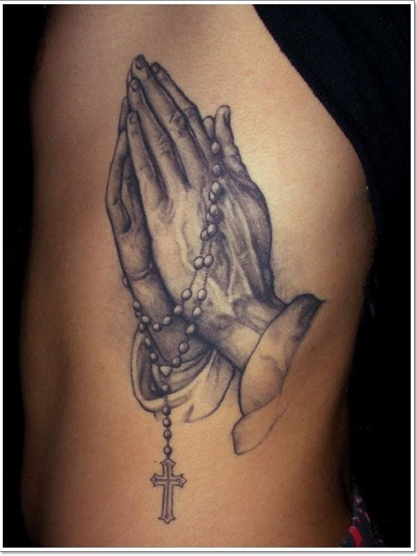 tatuaggio mani in preghiera 253