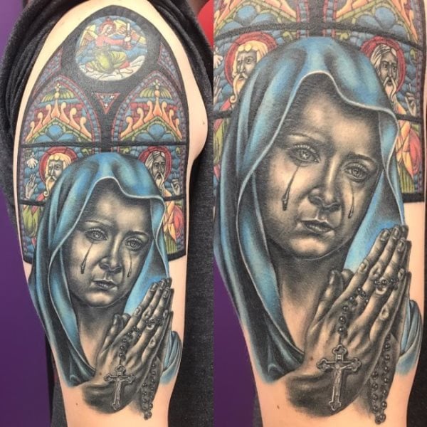 tatuaggio mani in preghiera 285