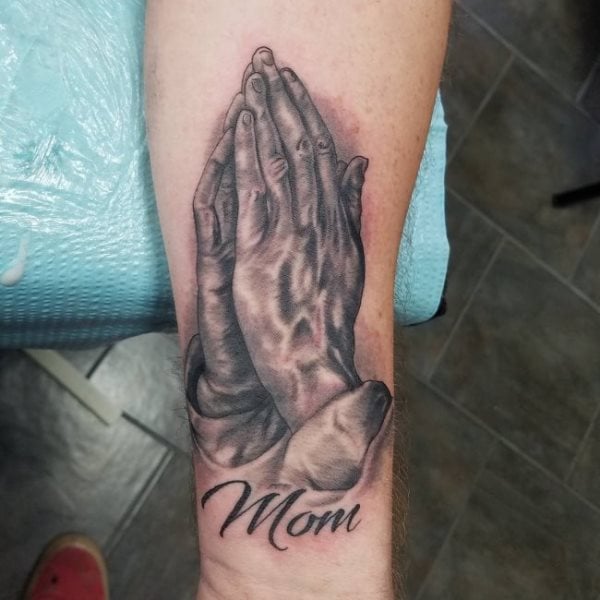 tatuaggio mani in preghiera 289