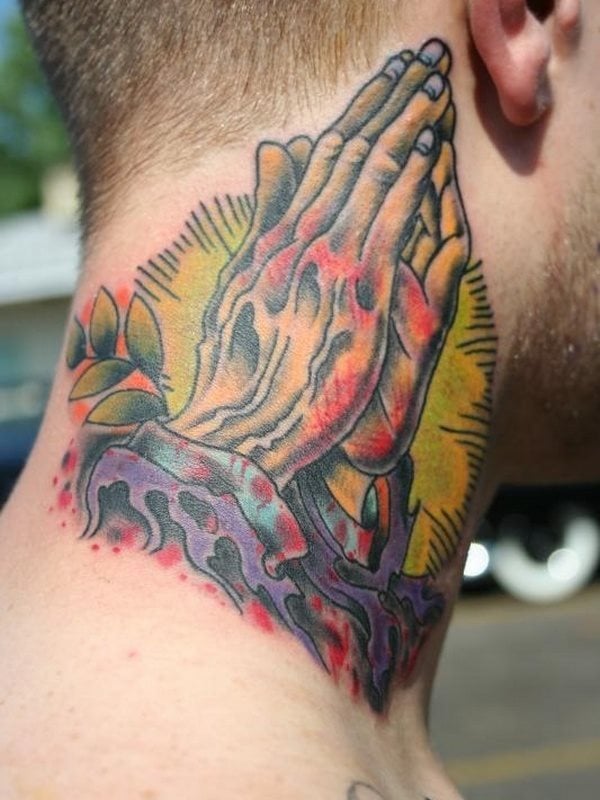 tatuaggio mani in preghiera 311