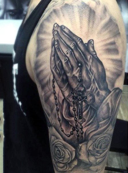 tatuaggio mani in preghiera 317