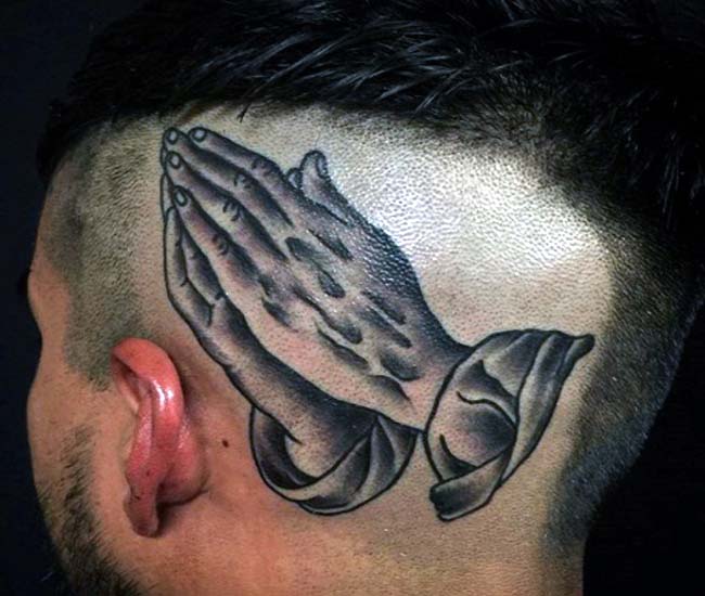 tatuaggio mani in preghiera 369