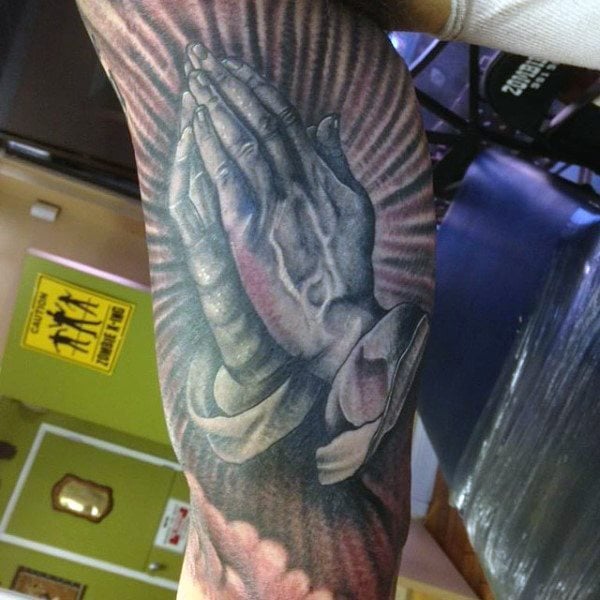 tatuaggio mani in preghiera 377
