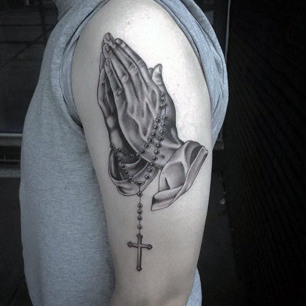 tatuaggio mani in preghiera 415