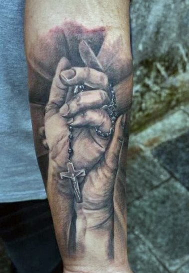 tatuaggio mani in preghiera 425