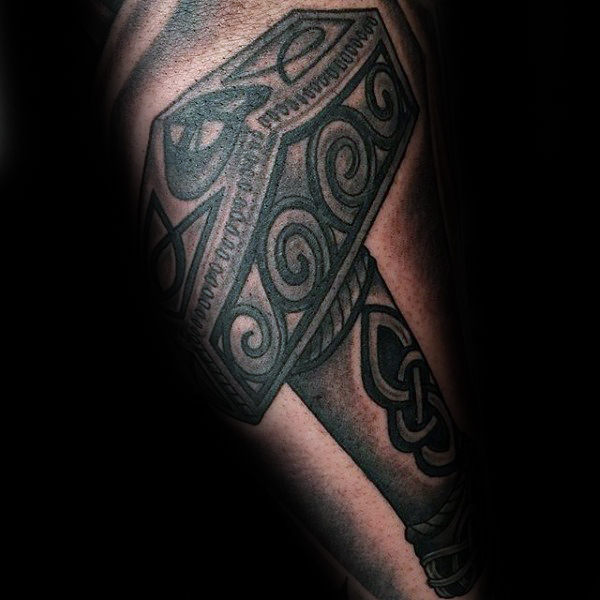 tatuaggio mjolnir martillo thor 29