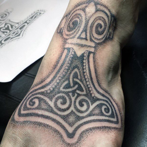 tatuaggio mjolnir martillo thor 31