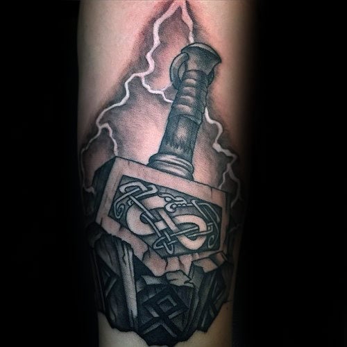 tatuaggio mjolnir martillo thor 55