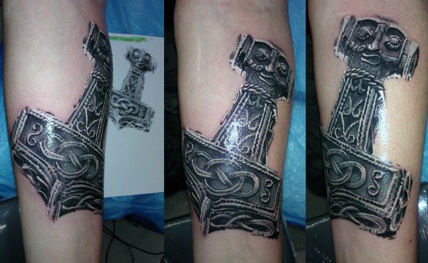 tatuaggio mjolnir martillo thor 73