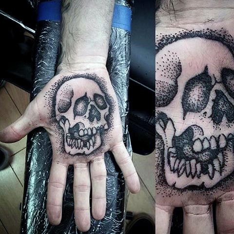 tatuaggio palmo della mano 10