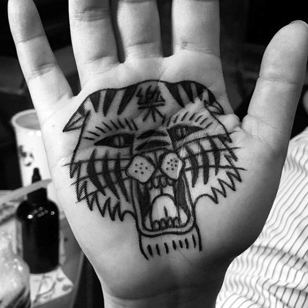 tatuaggio palmo della mano 13