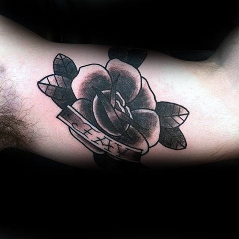 tatuaggio rosa nera 100