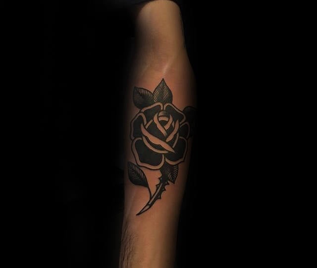 tatuaggio rosa nera 13