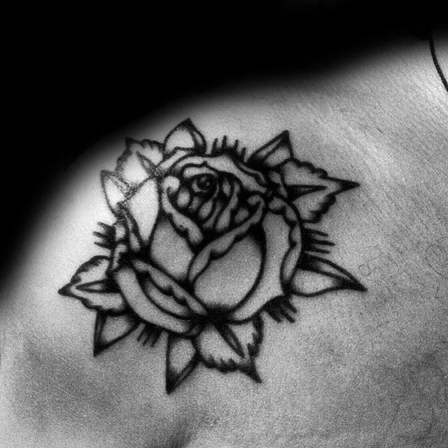 tatuaggio rosa nera 166