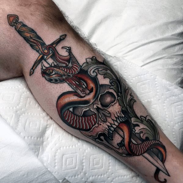 tatuaggio serpente e pugnale 57