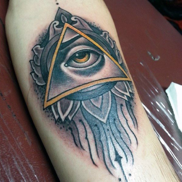 tatuaggio simbolo illuminati 145