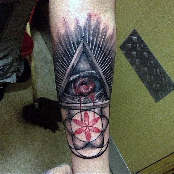 tatuaggio simbolo illuminati 157