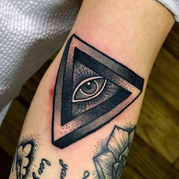 tatuaggio simbolo illuminati 52