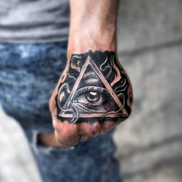 tatuaggio simbolo illuminati 76
