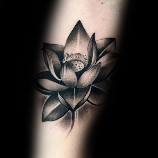 tatuaggio fiore di loto 49