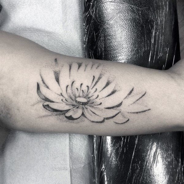 tatuaggio fiore di loto 61