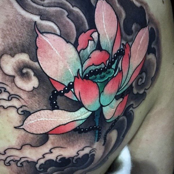 tatuaggio fiore di loto 70