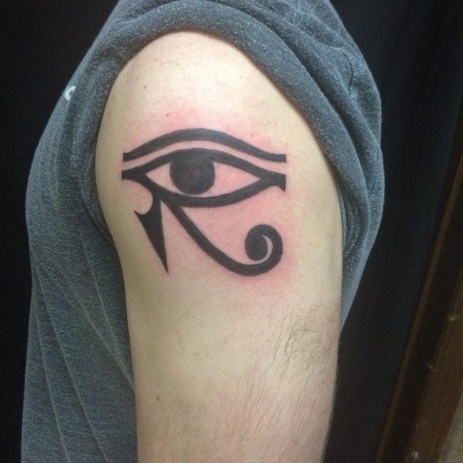 tatuaggio occhio di ra 112