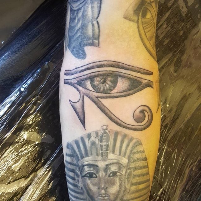 tatuaggio occhio di ra 205