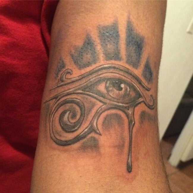 tatuaggio occhio di ra 259