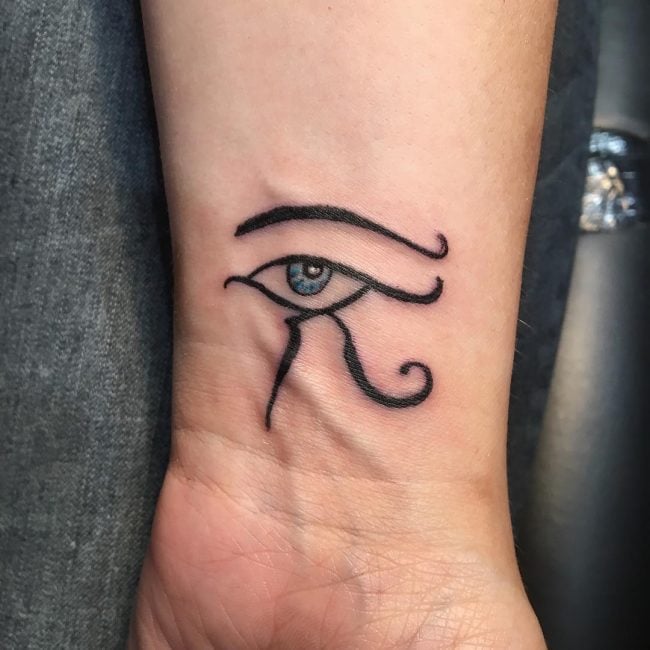 tatuaggio occhio di ra 295