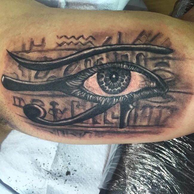 tatuaggio occhio di ra 31