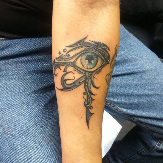 tatuaggio occhio di ra 37