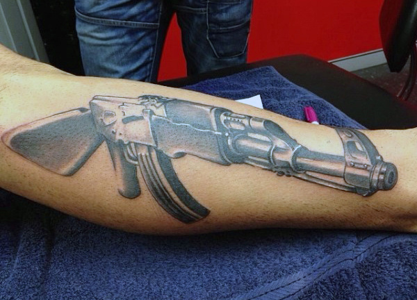 tatuaggio arma ak47 01