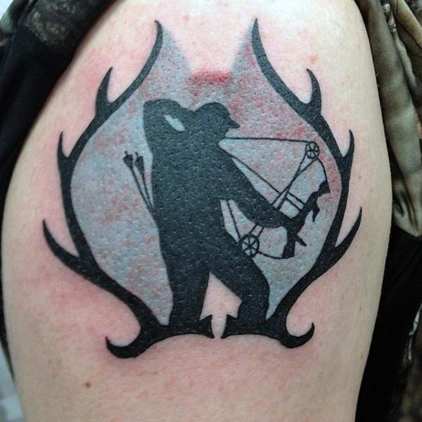 49 Tatuaggi con archi, frecce e arcieri (con significato)