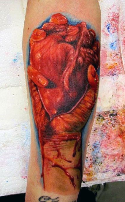 tatuaggio cuore anatomico 05