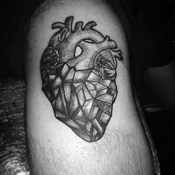 tatuaggio cuore anatomico 167