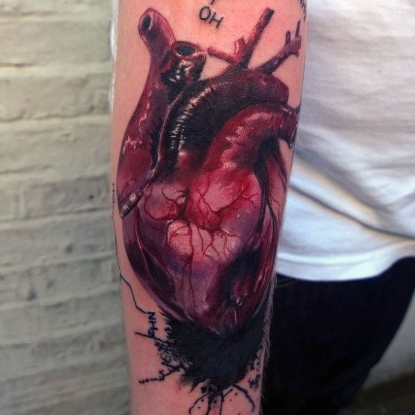 tatuaggio cuore anatomico 31