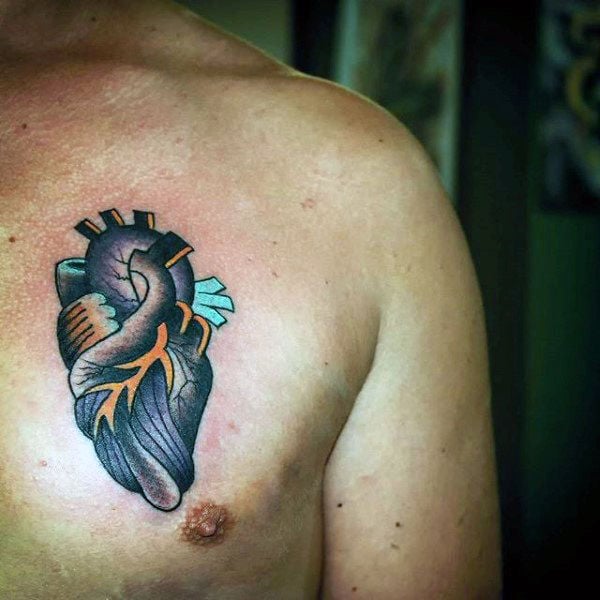 tatuaggio cuore anatomico 77