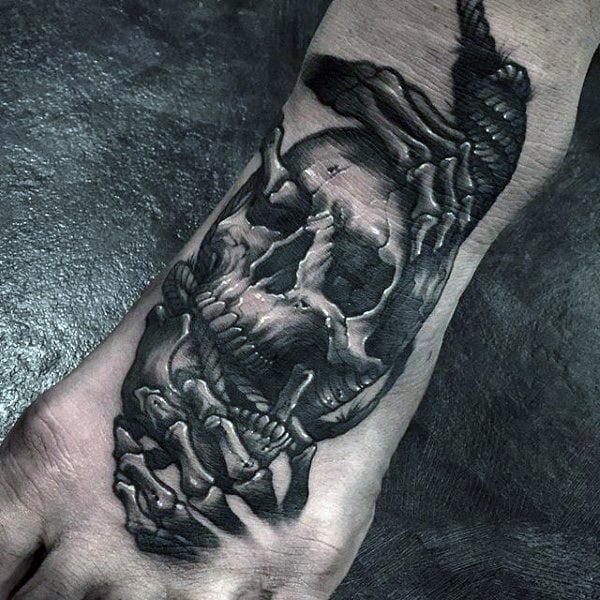 tatuaggio osso scheletro mano 35