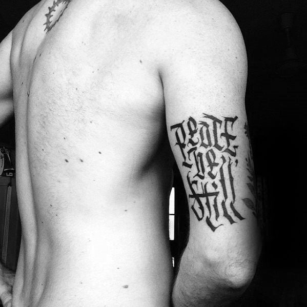 tatuaggio parte posteriore braccio 65
