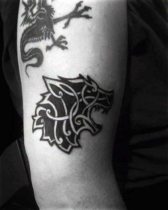 tatuaggio lupo celtico 34