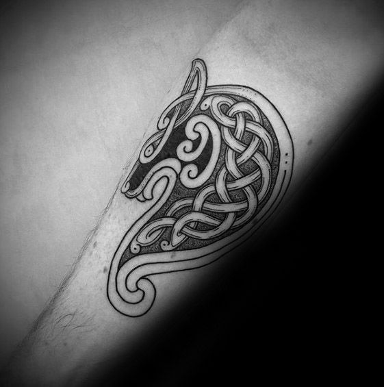 tatuaggio lupo celtico 44