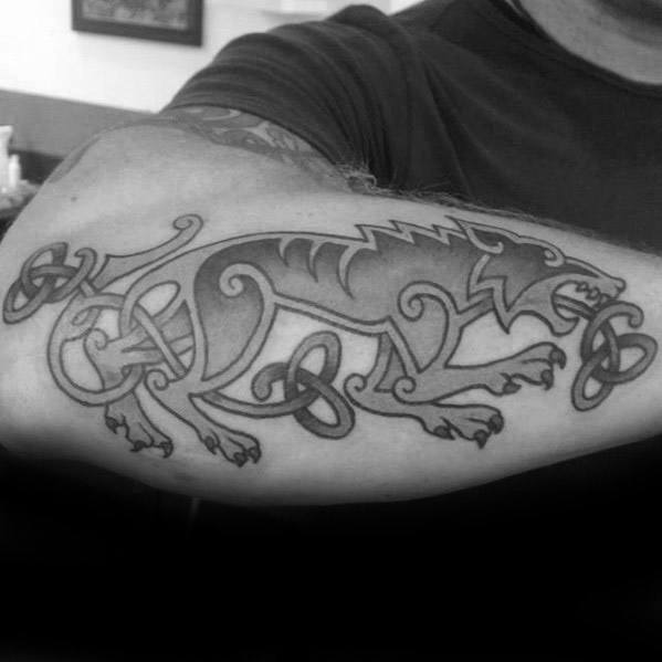 tatuaggio lupo celtico 54