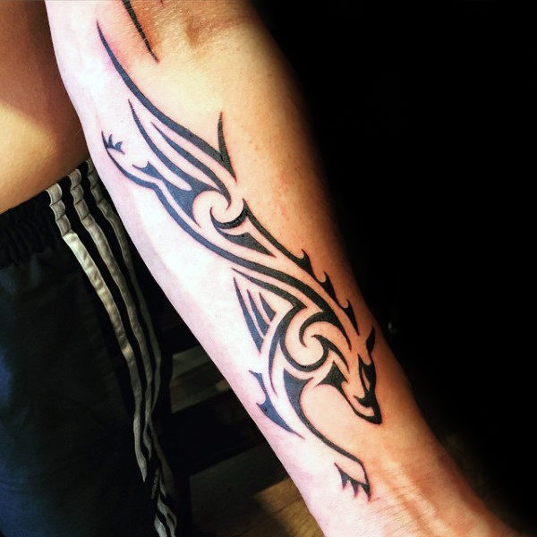tatuaggio lupo tribale 19