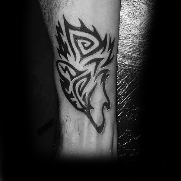 tatuaggio lupo tribale 61
