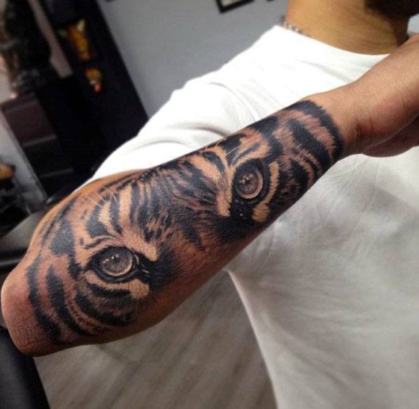 tatuaggio occhi di tigre 15